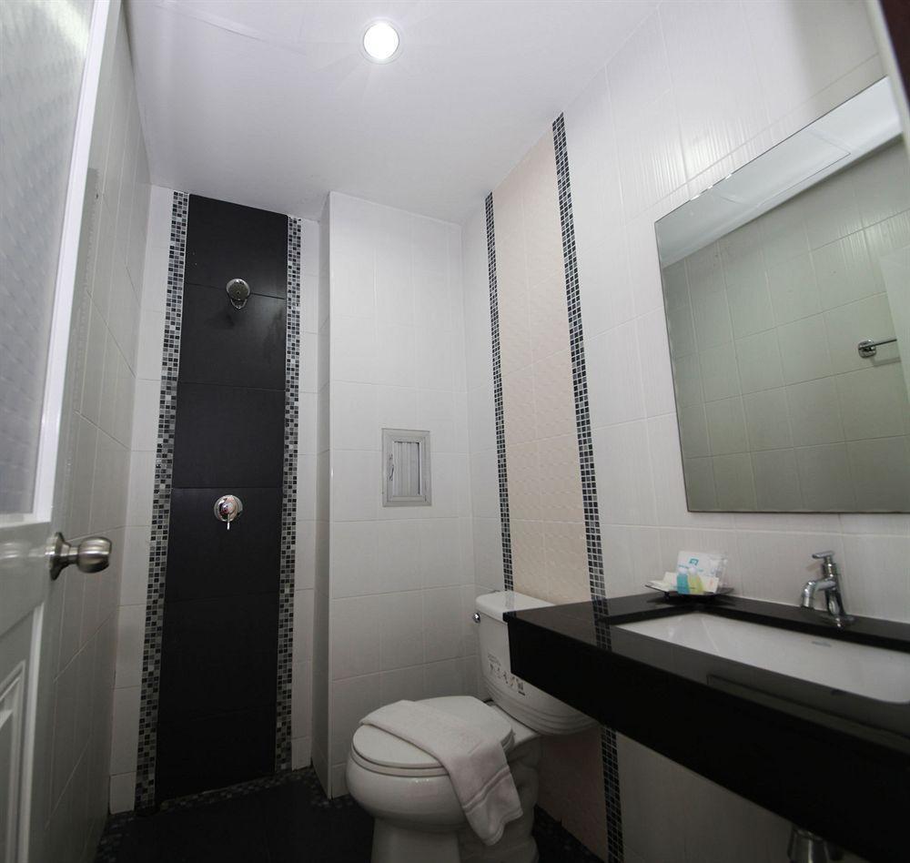 Oyo 75321 Gemma Patong Hotel Phuket Kültér fotó