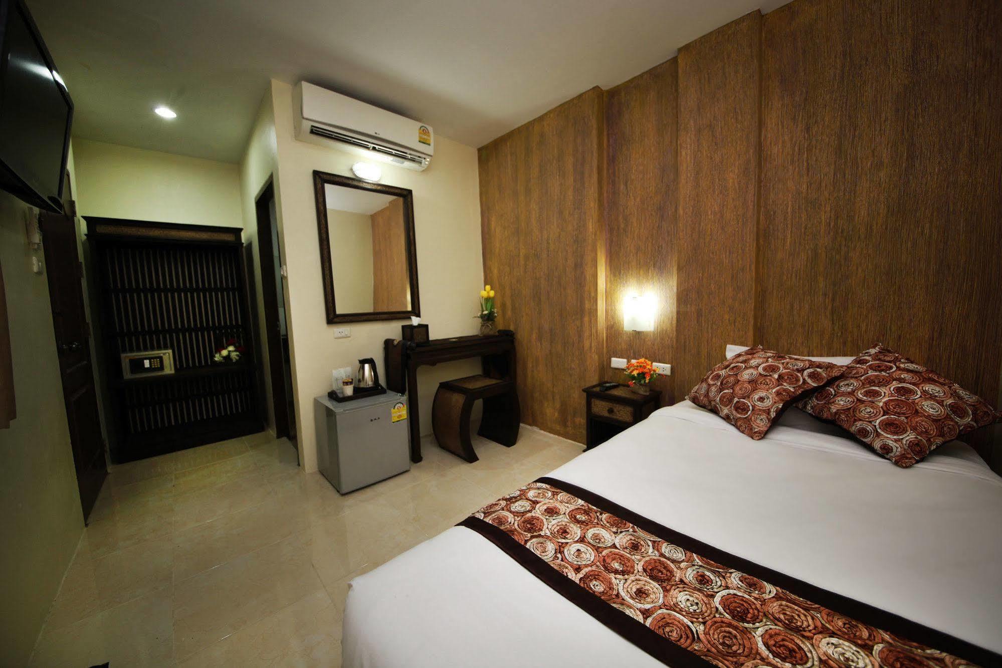 Oyo 75321 Gemma Patong Hotel Phuket Kültér fotó