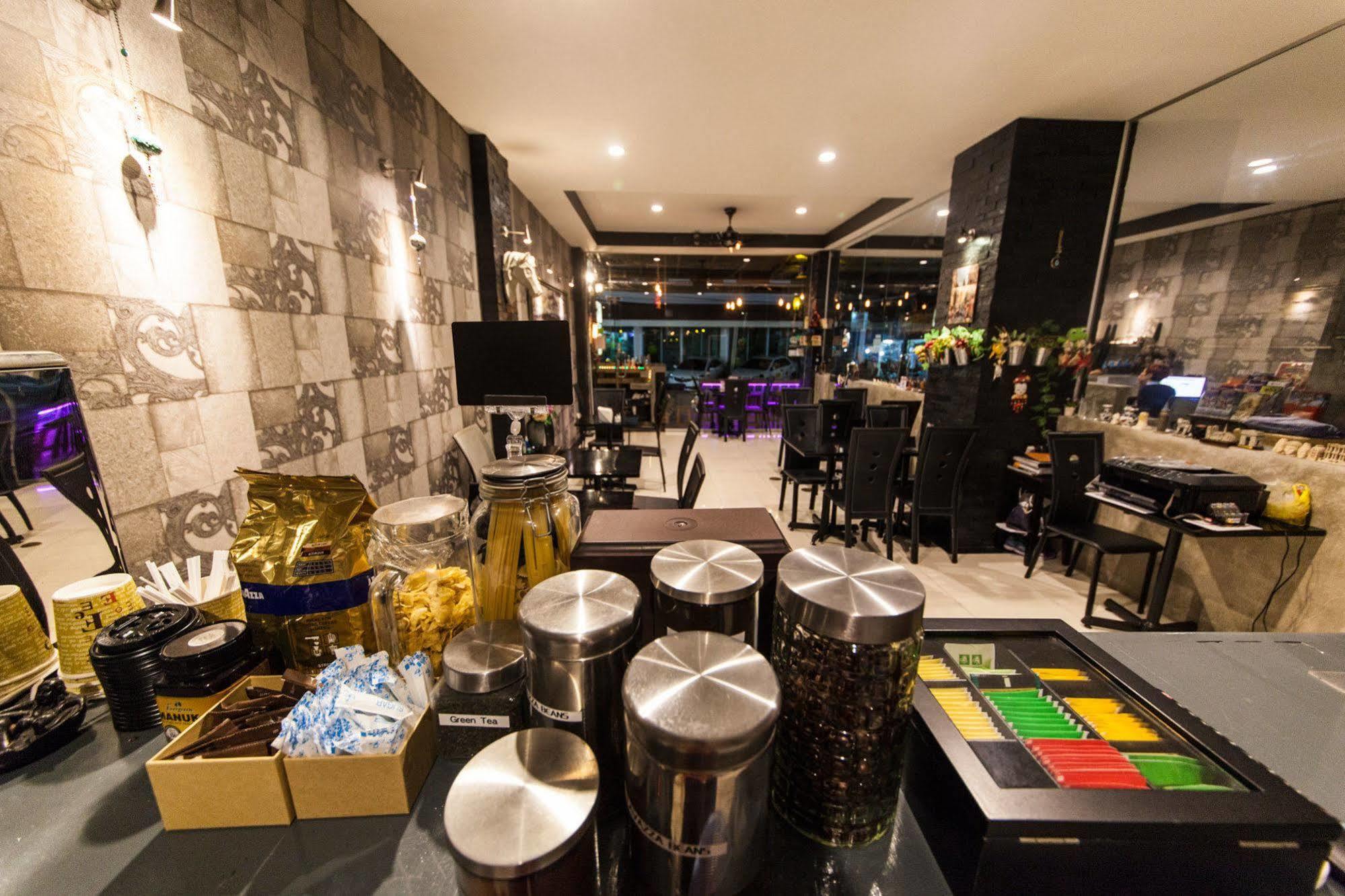 Oyo 75321 Gemma Patong Hotel Phuket Kültér fotó